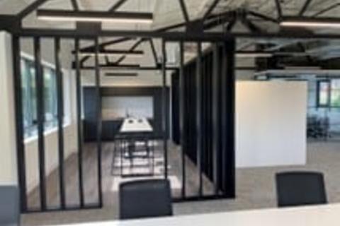 Office to rent, Beaconsfield Rd Hatfield AL10 8RS