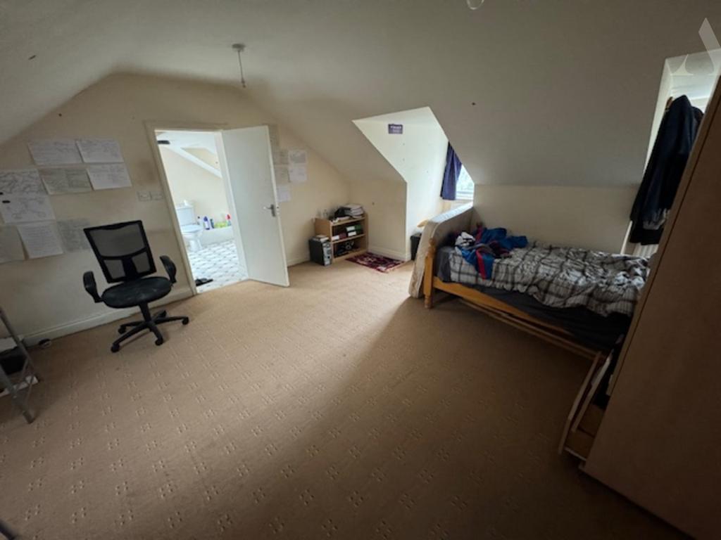 7 Azalea Loft Room