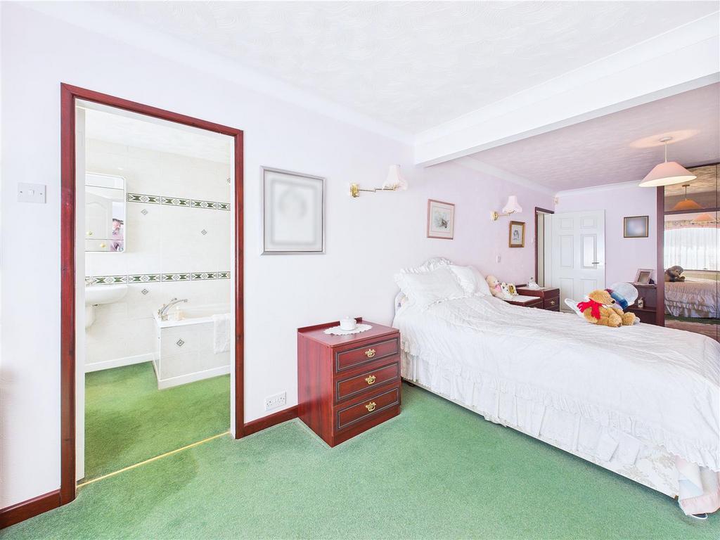 CAM04366 G0-PR0090-STILL022.jpg