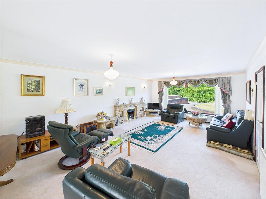 CAM04366 G0-PR0090-STILL009.jpg