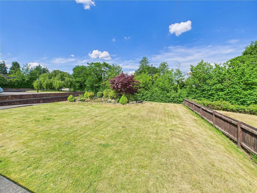 CAM04366 G0-PR0090-STILL040.jpg