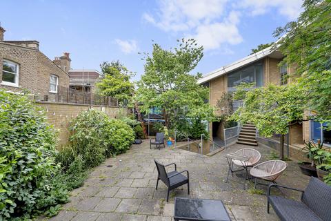 2 bedroom mews to rent, Cornwallis Road, Archway, N19