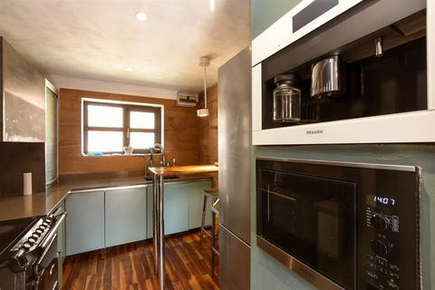 1 bedroom coach house for sale, Hawkwood Close, Rochester, Kent