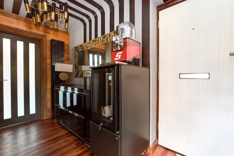 1 bedroom coach house for sale, Hawkwood Close, Rochester, Kent