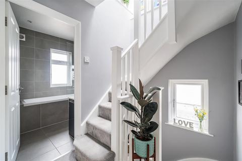 46 Norton Avenue, Surbiton, KT5 9DY