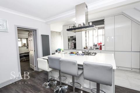 4 bedroom house to rent, Adrienne Avenue, Southall, UB1