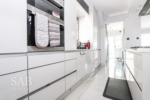 4 bedroom house to rent, Adrienne Avenue, Southall, UB1