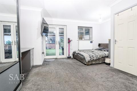4 bedroom house to rent, Adrienne Avenue, Southall, UB1