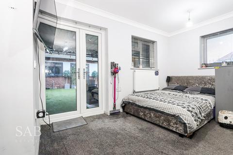 4 bedroom house to rent, Adrienne Avenue, Southall, UB1