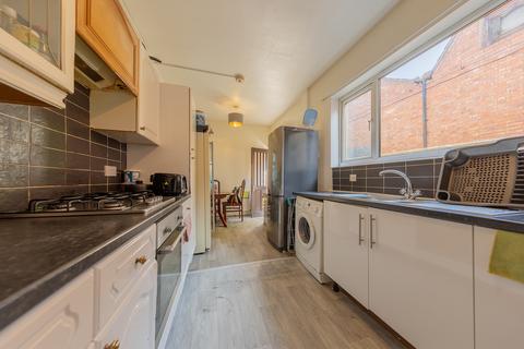 4 bedroom end of terrace house for sale, Vicarage Road, Northampton NN5