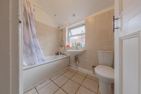 4 bedroom end of terrace house for sale, Vicarage Road, Northampton NN5