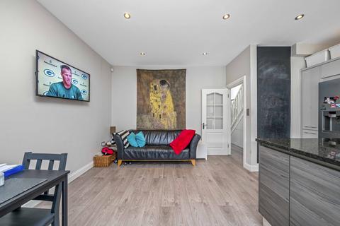 3 bedroom terraced house to rent, Linden Avenue, Thornton Heath CR7