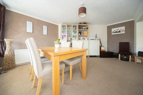 4 bedroom detached house for sale, Chichester Close, Loughborough, LE11