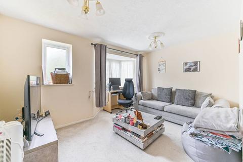 1 bedroom flat for sale, Muggeridge Close, South Croydon, CR2