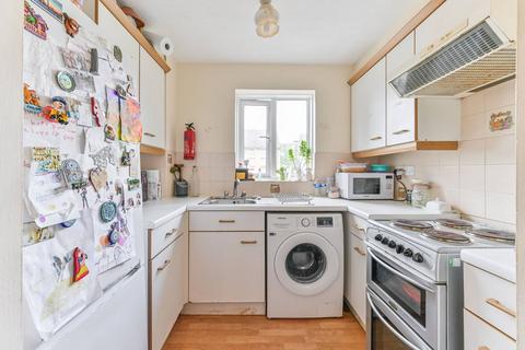 1 bedroom flat for sale, Muggeridge Close, South Croydon, CR2