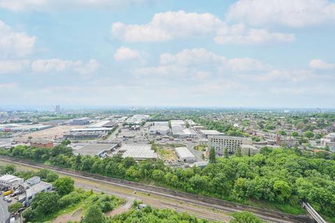 3 bedroom flat for sale, Lakeside Drive, Park Royal, London, NW10