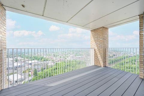3 bedroom flat for sale, Lakeside Drive, Park Royal, London, NW10