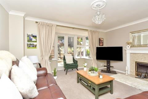 4 bedroom detached house for sale, High Bank, Rochester ME1