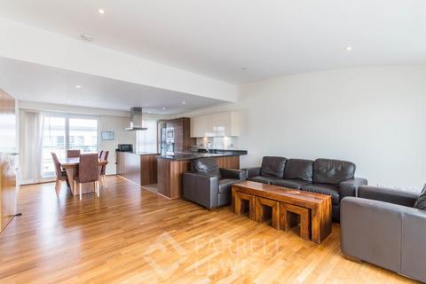 3 bedroom apartment to rent, Bromyard Avenue, London W3