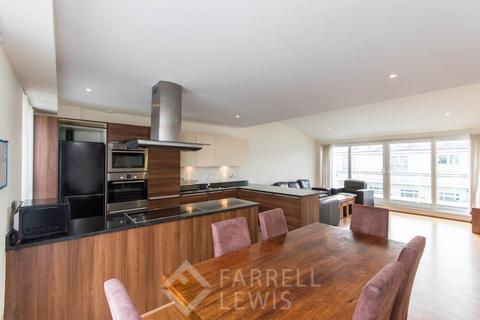 3 bedroom apartment to rent, Bromyard Avenue, London W3