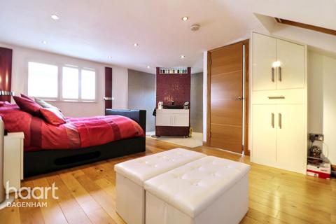 undefined, Second Avenue, Dagenham