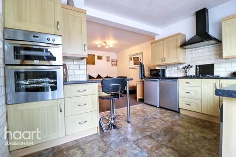 undefined, Second Avenue, Dagenham