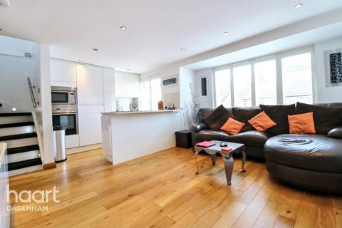 undefined, Second Avenue, Dagenham