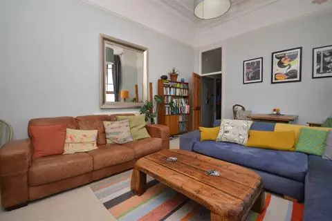 2 bedroom apartment to rent - View 4