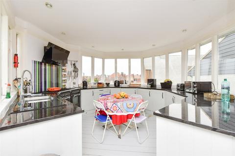 3 bedroom apartment for sale, Wishing Tower Apartments, Margate CT9