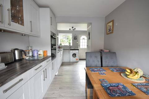 110 Upfield, Horley, RH6 7LF