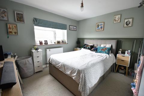 110 Upfield, Horley, RH6 7LF
