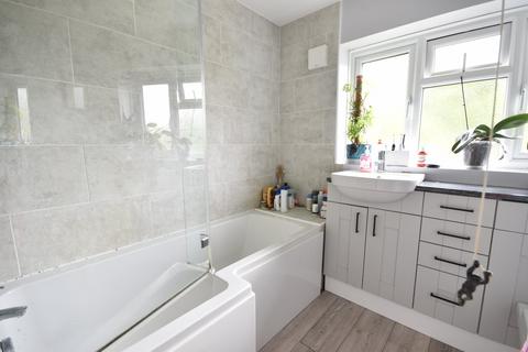 110 Upfield, Horley, RH6 7LF