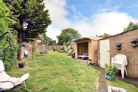 110 Upfield, Horley, RH6 7LF