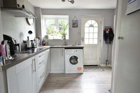 110 Upfield, Horley, RH6 7LF
