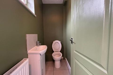 3 bedroom semi-detached house to rent, California Terrace, Barnsley