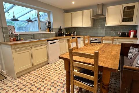 1 Aubrey Close, Milford On Sea, Lymington, SO41 0TD