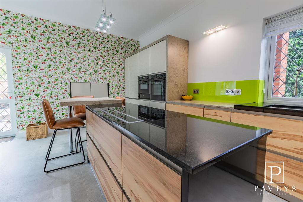 Kitchen breakfast room