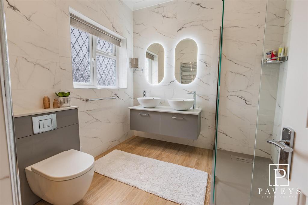 En suite shower room