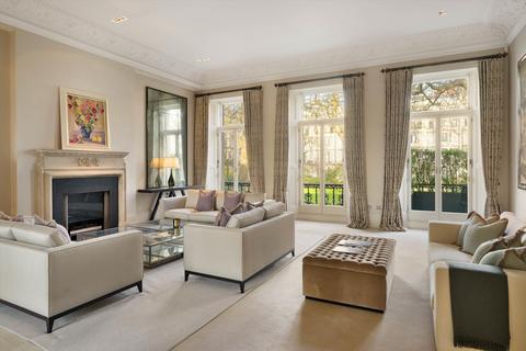3 bedroom flat for sale, Ennismore Gardens, Knightsbridge, London, SW7