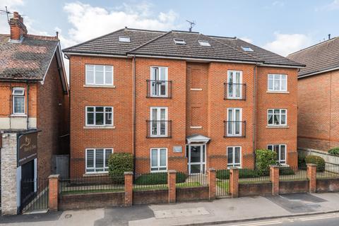 2 bedroom flat for sale, Balfour House, 5 Balfour Road, Weybridge, KT13