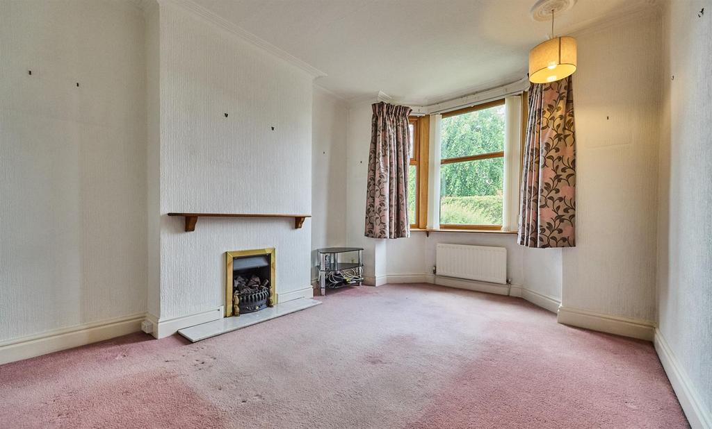 Lounge to front