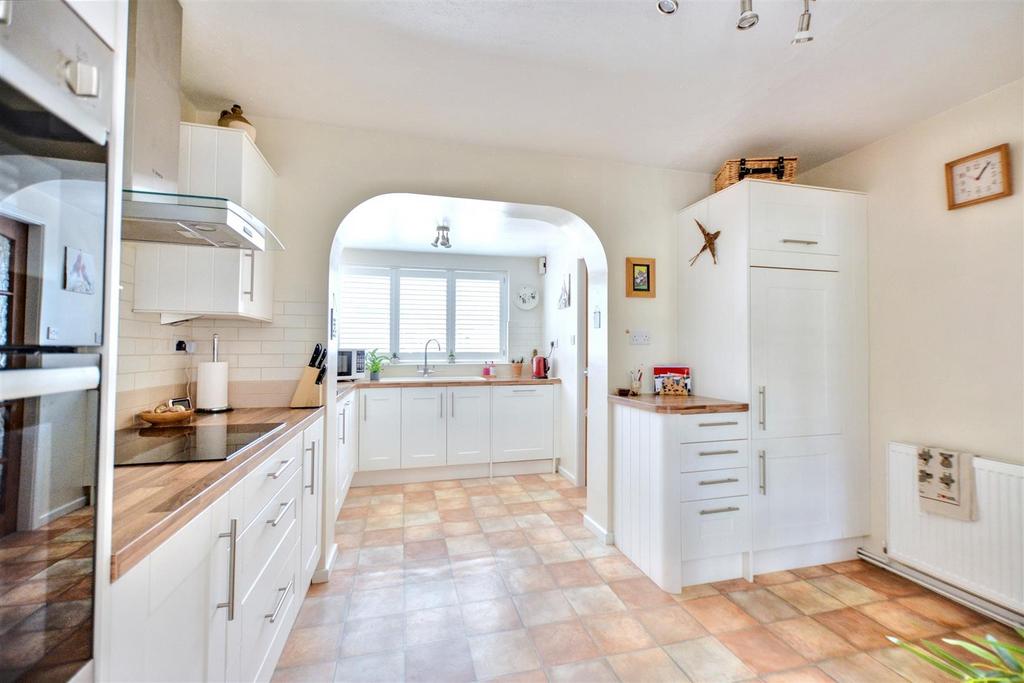 Kitchen 4.jpeg
