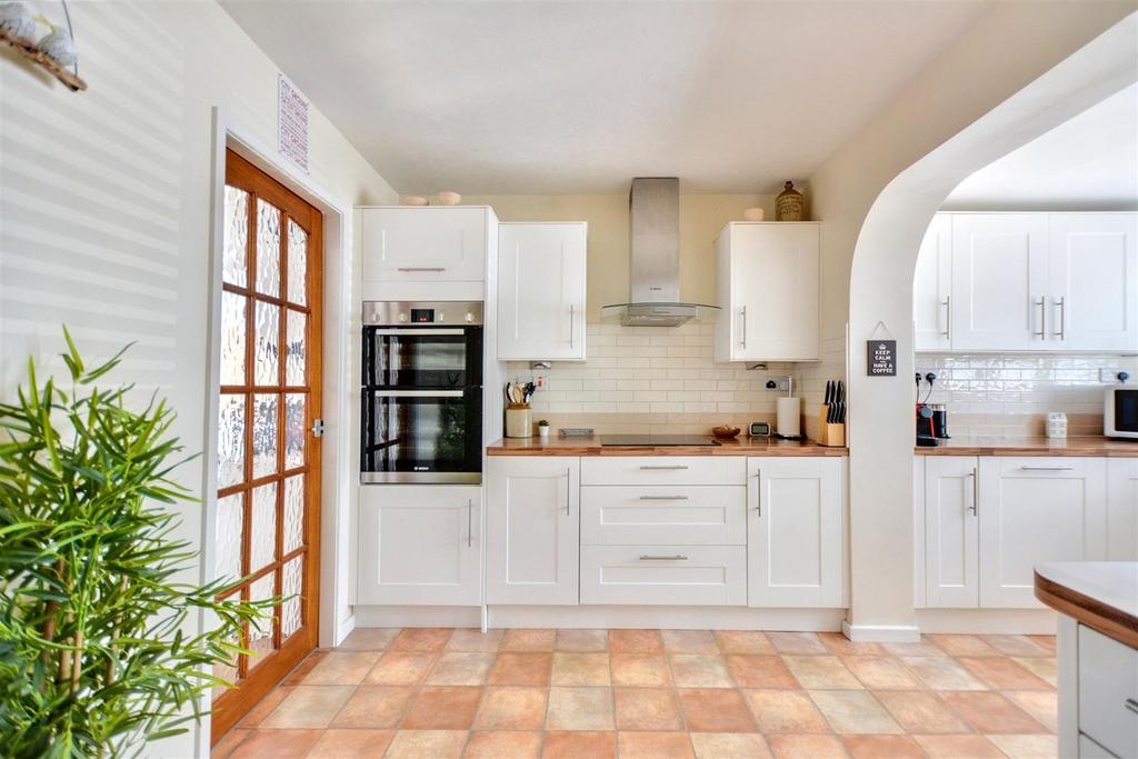 Kitchen 3.jpeg