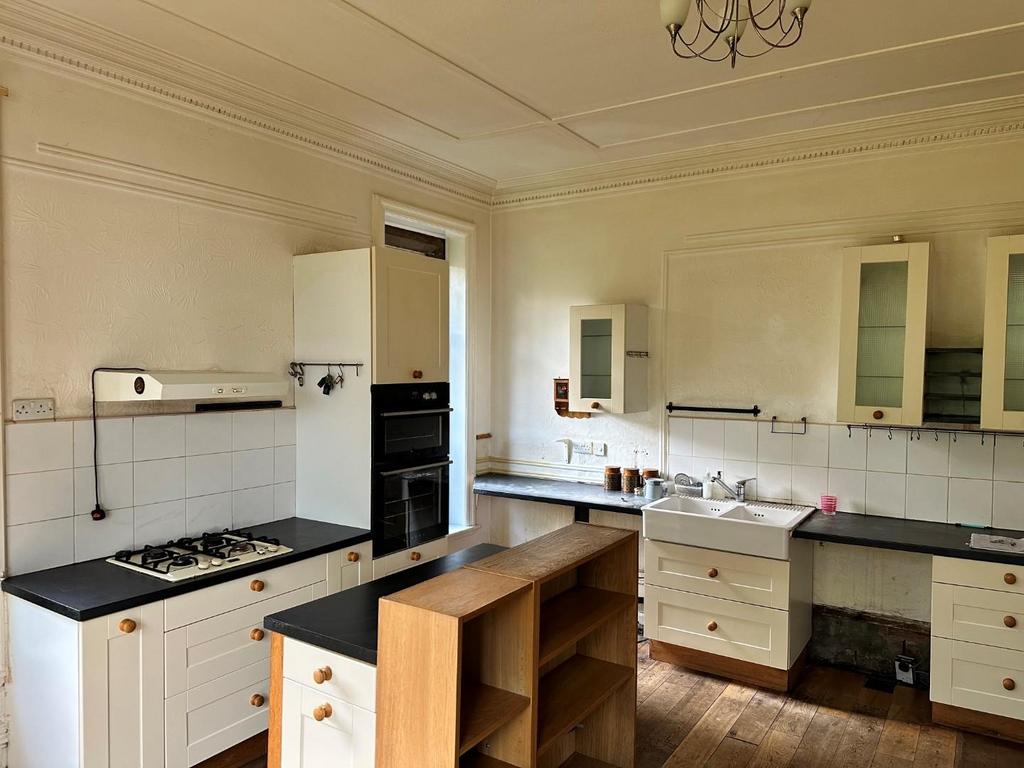 Kitchen 2.jpg