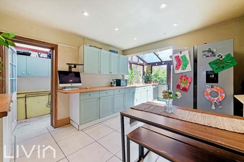 15 Amberley Grove, Croydon, CR0 6ND