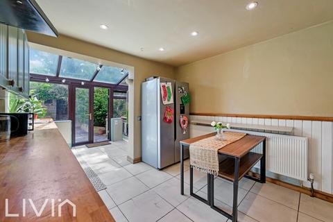 15 Amberley Grove, Croydon, CR0 6ND
