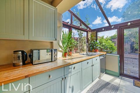 15 Amberley Grove, Croydon, CR0 6ND