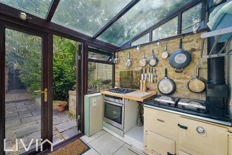 15 Amberley Grove, Croydon, CR0 6ND