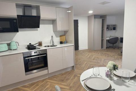Studio to rent, Vista Square, Liverpool L1