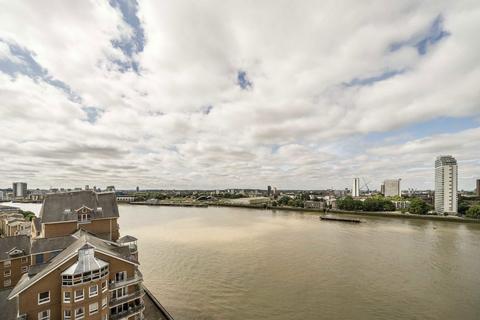 Crews Street, London E14